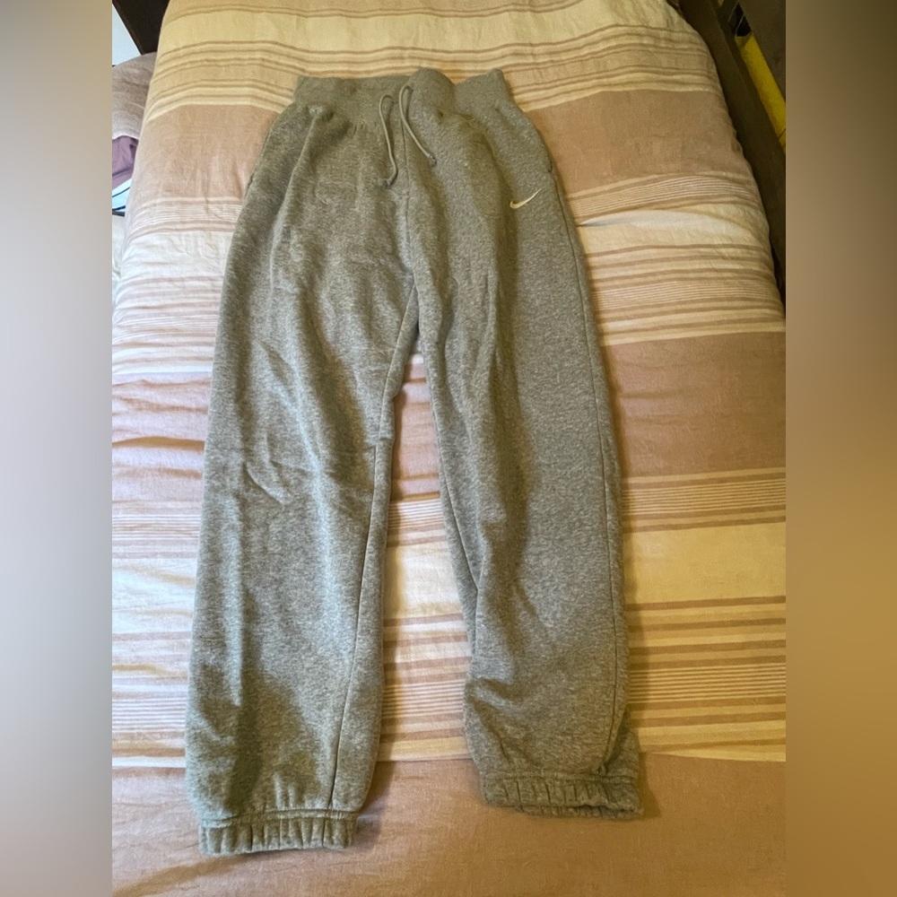 grey nike sweatpants
